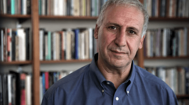 Vivir con ceguera progresiva: la historia de Edward Hirsch, “Mi día es una serie de situaciones&nbsp;límite”