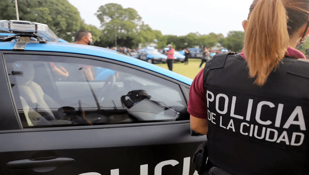 Detuvieron a tres personas por robo de celulares en&nbsp;colectivos