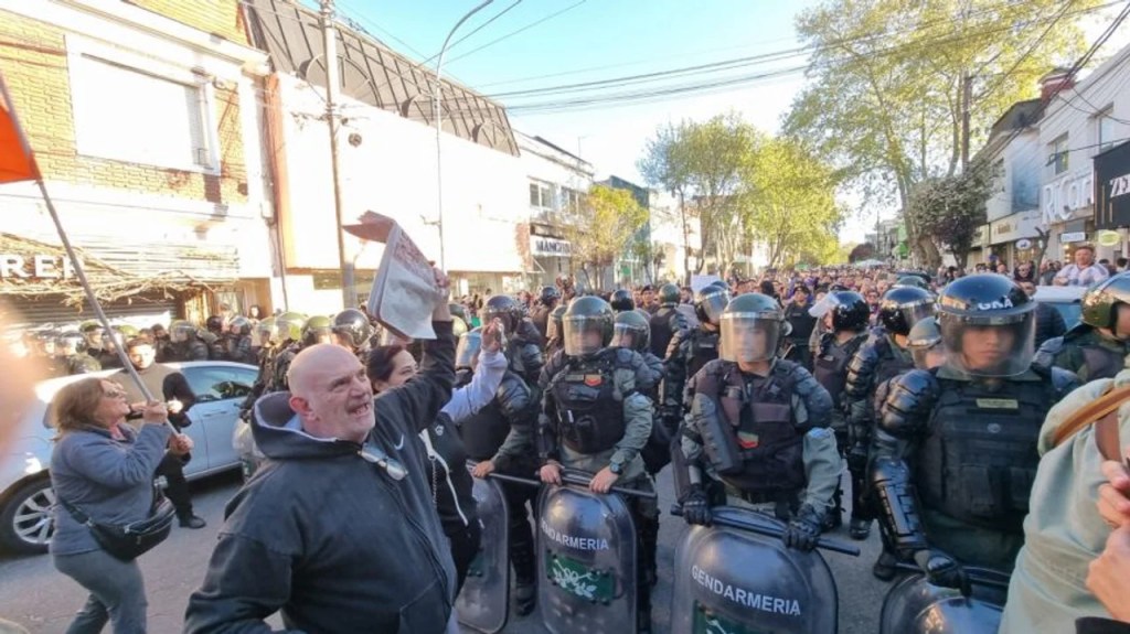 Javier Milei nuevamente víctima de protestas en su contra, pero esta vez en la Ciudad de Mar del&nbsp;Plata