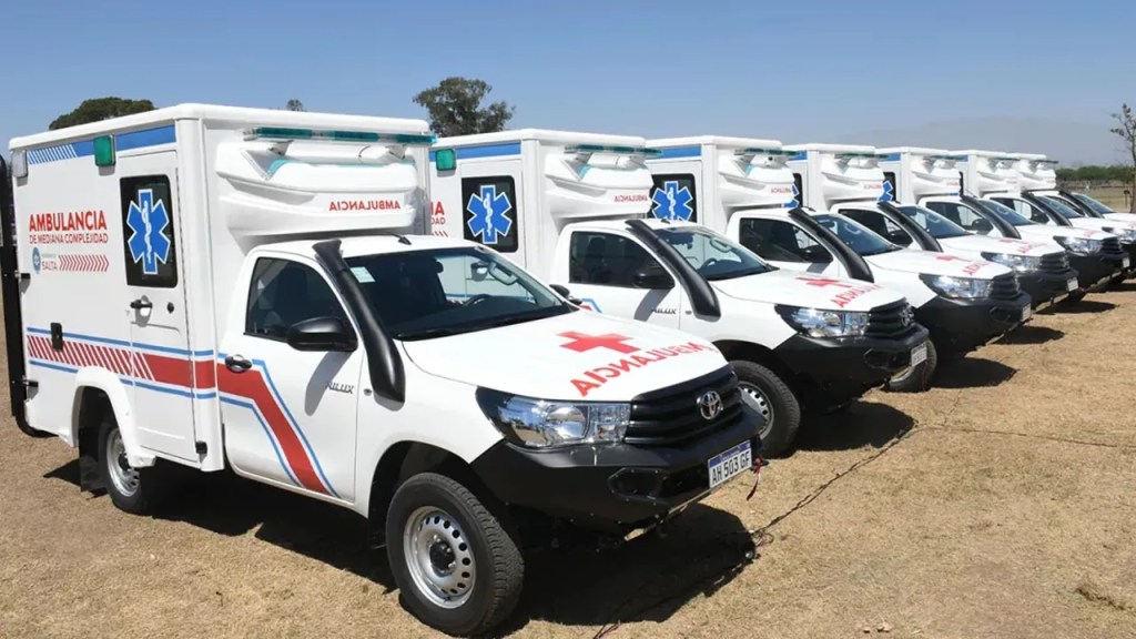 Sáenz refuerza hospitales en el interior de Salta: «Gracias al cobro de salud a extranjeros incorporamos más de 100 ambulancias… primero los&nbsp;salteños»
